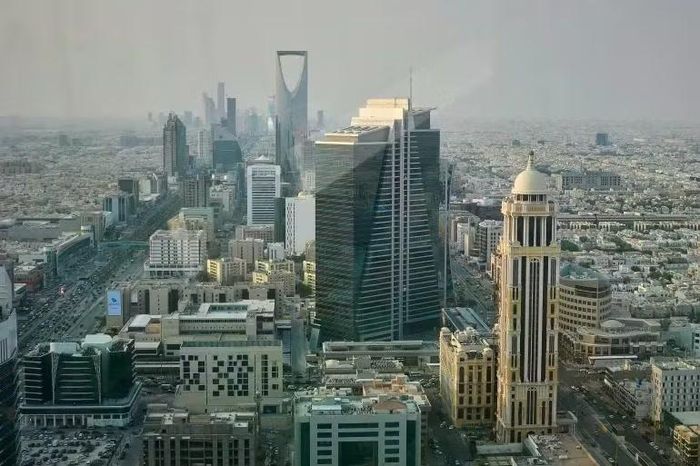 Các tòa nhà trên đường King Fahd ở Riyadh, Ảrập Xêút, ngày 14 tháng 10 năm 2026