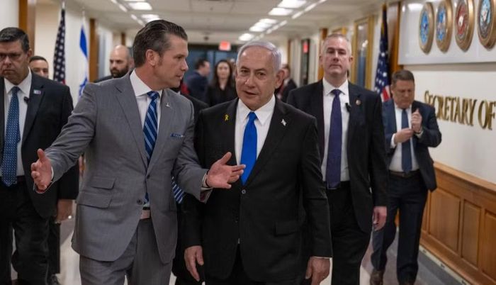 Ba quan chức Israel giấu tên cho biết hai bên đã thảo luận về Iran, nhưng không tiết lộ nội dung cụ thể.