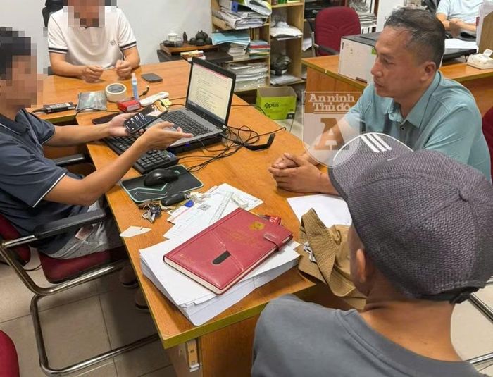 Hoan khai, do mâu thuẫn kéo dài, nên vợ Hoan đã chuyển ra khỏi nơi ở chung và thuê nhà trọ tại phường Bồ Đề, Hà Nội. Cả hai chính thức ly thân và làm thủ tục ly hôn