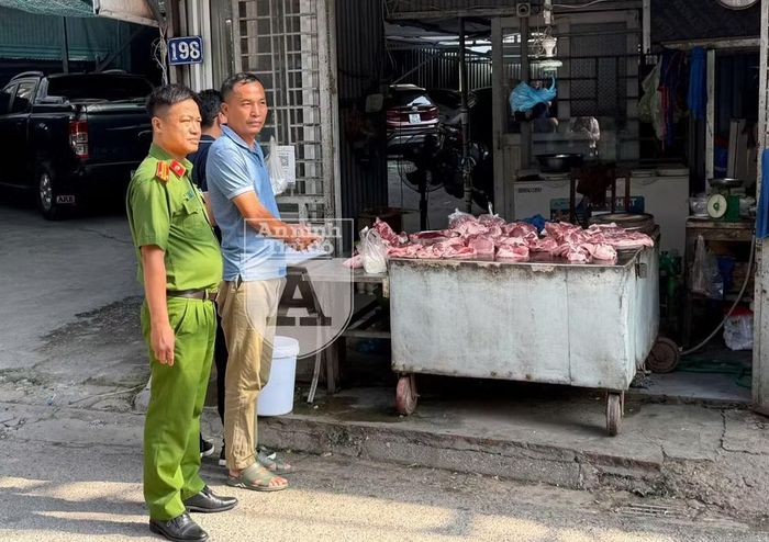 Và rồi, đối tượng đã cầm con dao, quay lại tìm "tình địch"