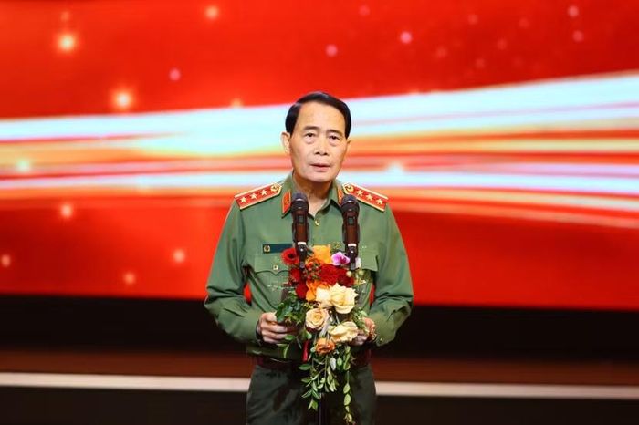 Thượng tướng Lê Quốc Hùng, Ủy viên Trung ương Đảng, Phó Bí thư Đảng ủy Công an Trung ương, Thứ trưởng Bộ Công an, Chủ tịch Liên hoan phát biểu tại lễ khai mạc Liên hoan Truyền hình, Phát thanh, Điện ảnh CAND lần thứ XV năm 2026