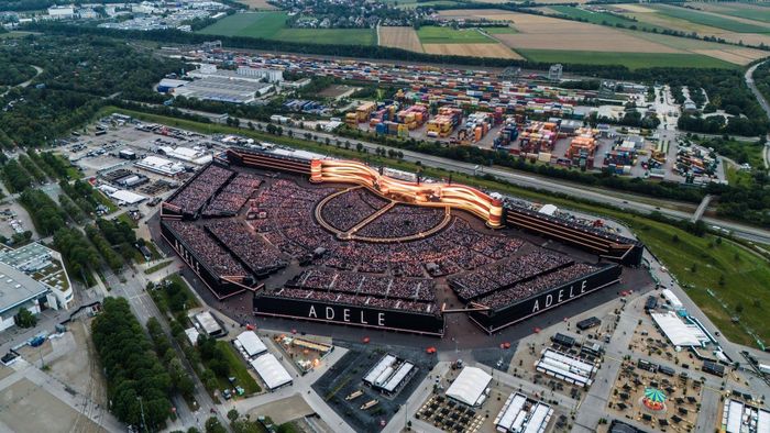  Toàn cảnh khu biểu diễn được xây dựng phục vụ chuỗi 10 concert của Adele tại Munich, Đức, tháng 8/2024. Ảnh: Deutschlandfunk. 
