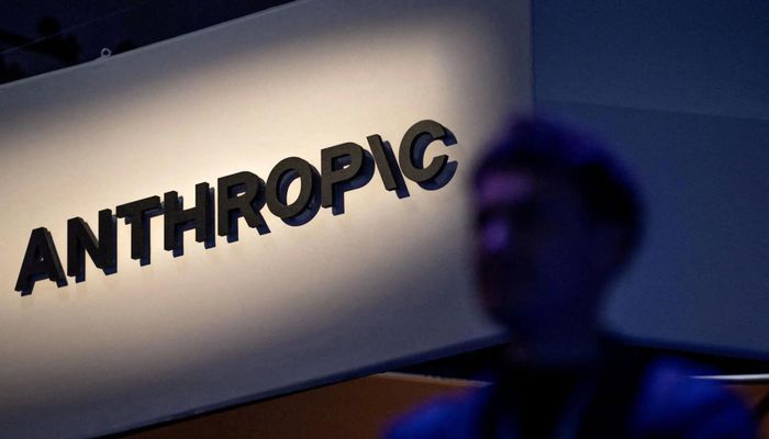  Anthropic được cho đang thu mua khối lượng lớn sách châu Á để huấn luyện AI. Ảnh: Reuters. 