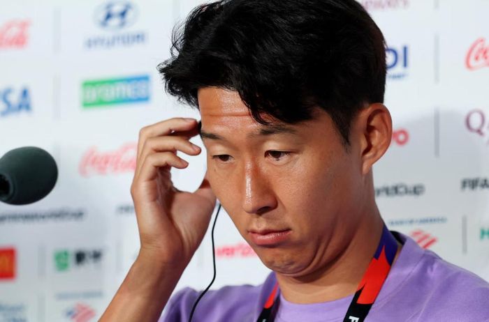 Son Heung-min bị nhiều đồng đội trên tuyển Hàn Quốc cô lập. Ảnh: Reuters.