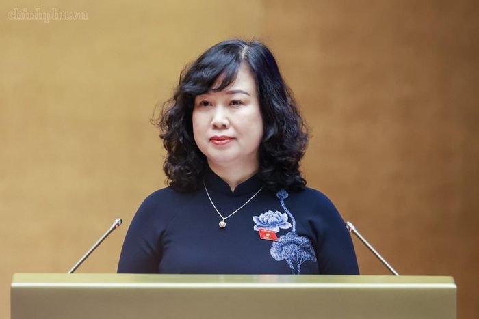  Bộ trưởng Bộ Y tế Đào Hồng Lan đã trình bày Tờ trình về Dự án Luật Sửa đổi, bổ sung một số điều của Luật Phòng, chống tác hại của thuốc lá. Ảnh: Chinhphu.vn/Nhật Bắc. 