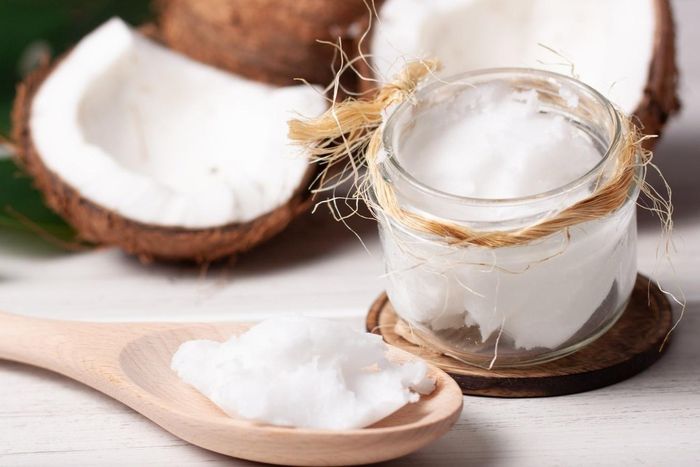  Cùi dừa không chỉ có vị béo thơm mà còn chứa lượng chất xơ đáng kể. Đây là nguyên liệu dễ kết hợp vào nhiều món ăn hàng ngày. Ảnh: Shutterstock. 