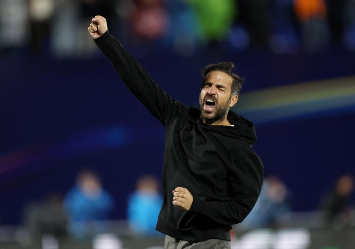  Cesc Fabregas đưa Como tới Champions League trước khi cùng đội bóng đánh bại MU 4-1. 