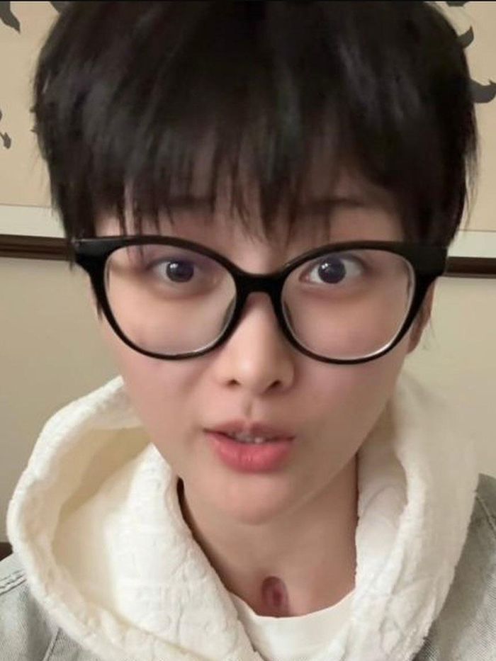 Nữ streamer trong buổi livestream ngày 15/10. Ảnh: 163.com.