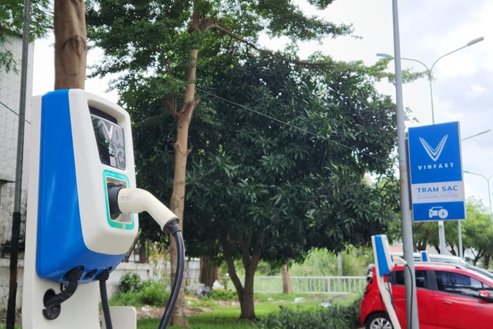 Trạm sạc công cộng ở Việt Nam khá đa dạng về công suất. Ảnh: Phúc Hậu.