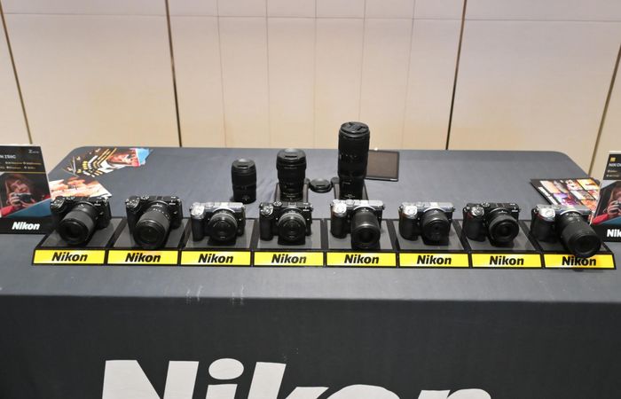  Z5IIC có cảm biến full-frame nhưng kích thước gọn gàng khi hãng loại bỏ ống ngắm điện tử. Ảnh: TT. 