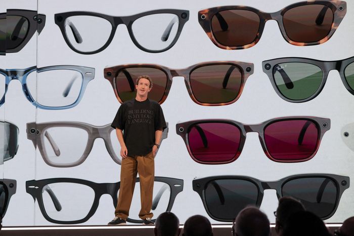 Vẻ ngoài của Mark Zuckerberg luôn là chủ đề bàn luận sôi nổi, đặc biệt trong bối cảnh công ty liên tục ra mắt sản phẩm công nghệ mới. Ảnh: Carlos Barria/Reuters.