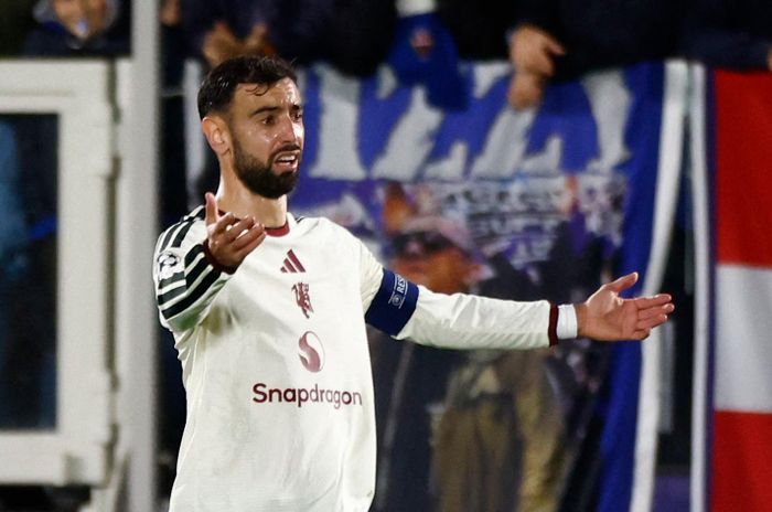  Bruno Fernandes công khai chất vấn cách tổ chức pressing của ban huấn luyện MU sau trận thua tại Italy. 