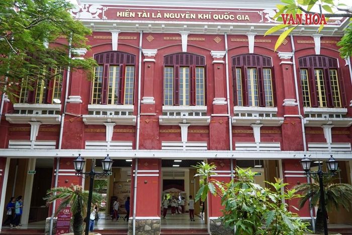 Nhiều năm qua, học sinh của Trường Quốc Học đã đạt nhiều thành tích xuất sắc trong thi đua học tập, trong đó có đủ huy chương của 5 môn tại các kỳ thi Olympic quốc tế. Ảnh: S.Thùy