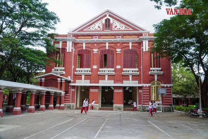 Không gian rèn luyện thể thao của học sinh Trường THPT chuyên Quốc Học. Ảnh: S.Thùy