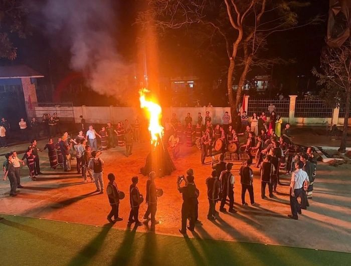 Nhà rông văn hóa và những tuyến đường được thắp sáng góp phần cải thiện đời sống, gìn giữ bản sắc văn hóa của người dân vùng biên giới Gia Lai