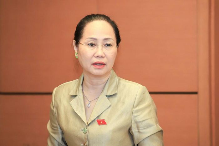 Bộ trưởng Lâm Thị Phương Thanh nêu ý kiến thảo luận tại Tổ