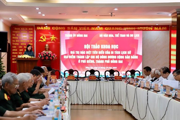 Bà Huỳnh Thị Hằng, Phó Bí thư Thành ủy, Chủ tịch Ủy ban MTTQ Việt Nam TP. Đồng Nai phát biểu chào mừng Hội thảo
