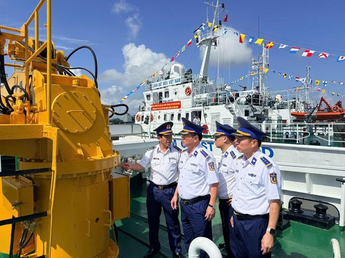 Thủ trưởng Bộ tư lệnh Vùng CSB 2 kiểm tra công tác chuẩn bị tham gia Hội thi, Hội thao của các tàu
