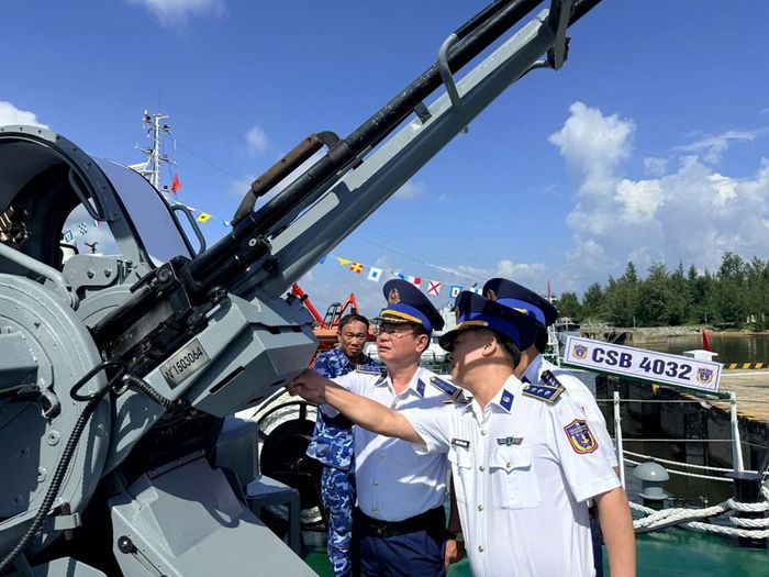 Kiểm tra công tác bảo quản, kiểm sửa trang bị, vũ khí trên tàu tham gia Hội thi, Hội thao