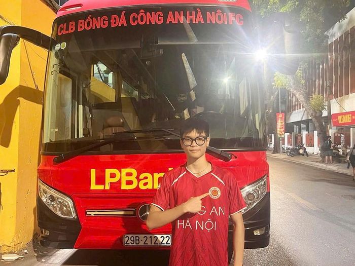 Quang Vinh, cổ động viên CAHN, mong chờ màn thể hiện của các cầu thủ