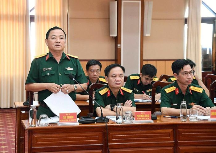 Đại tá Trần Đình Hưng, Phó Chỉ huy trưởng, Tham mưu trưởng Bộ CHQS tỉnh Tây Ninh phát biểu tại buổi kiểm tra