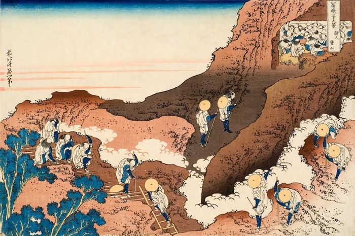 Những chiếc áo choàng trắng của người leo núi tượng trưng cho sự thuần khiết và lòng thành kính