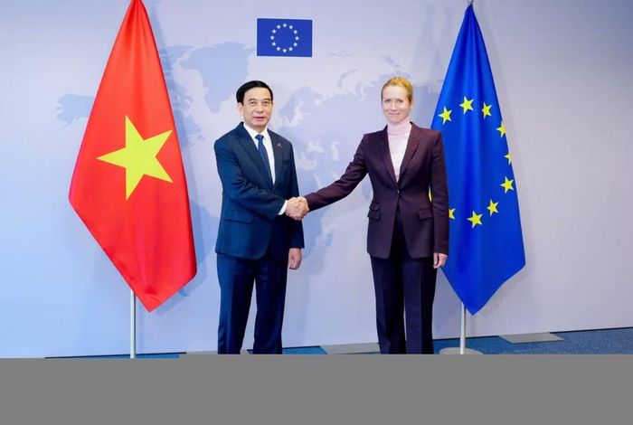 Đại tướng Phan Văn Giang, Ủy viên Bộ Chính trị, Phó Thủ tướng Chính phủ, Bộ trưởng Quốc phòng và Bà Kaja Kallas, Đại diện cấp cao về Chính sách đối ngoại và an ninh, Phó Chủ tịch Ủy ban Châu Âu. (Ảnh: BỘ QUỐC PHÒNG)