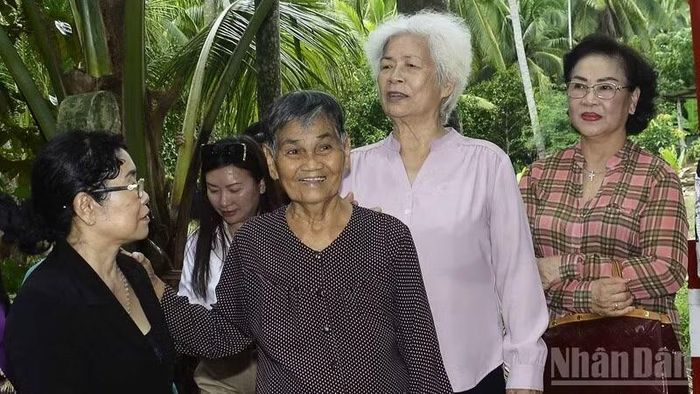 Bà Xuân Hòa luôn quan tâm đến công tác hội và an sinh xã hội. (Ảnh: HOÀNG VŨ)