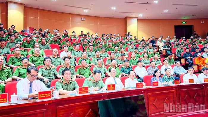 Đại biểu tham dự hội nghị. (Ảnh: BÁ DŨNG)