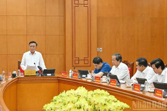 Thường trực Ban Bí thư lưu ý, Bộ Y tế chủ trì, phối hợp với các bộ, ngành liên quan xây dựng, vận hành Cơ sở dữ liệu quốc gia về y tế. (Ảnh: THỦY NGUYÊN)