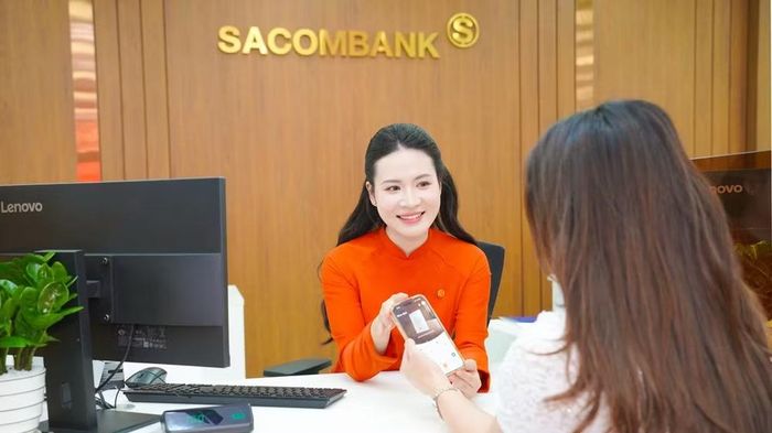 Bên cạnh các khoản vay mới, SACOMBANK dành thêm 10.000 tỷ đồng để giảm lãi suất cho khách hàng hiện hữu đủ điều kiện. (Ảnh: TRẦN QUÂN)