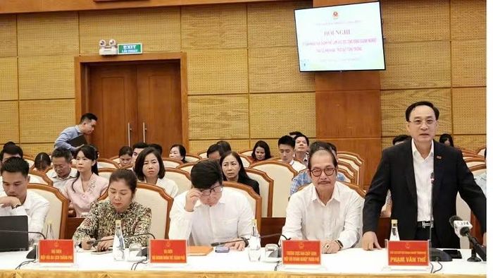 Đại diện lãnh đạo Hiệp hội Doanh nghiệp thành phố, phát biểu tại buổi làm việc. (Ảnh: QUANG THỌ)