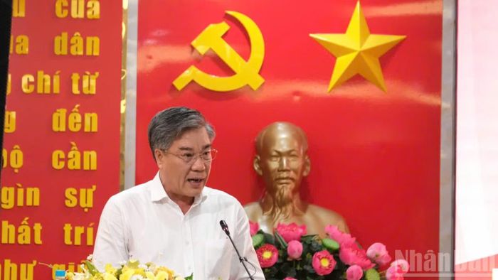 Trưởng Ban Tuyên giáo Thành ủy Đồng Nai Dương Minh Dũng phát biểu đề dẫn. (Ảnh: NHẤT SƠN)