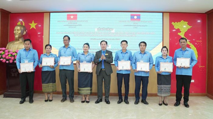 Kết thúc khóa học, 100% học viên đạt loại giỏi và xuất sắc. (Ảnh: NGỌC ÁNH)