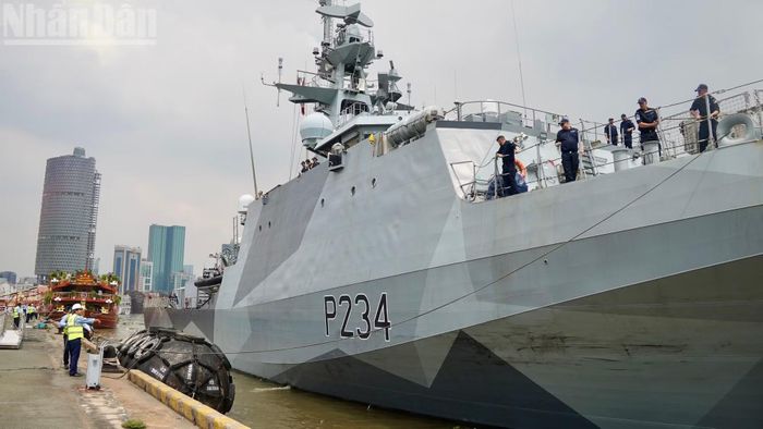 Lần thứ hai tàu HMS SPEY thăm Thành phố Hồ Chí Minh.
