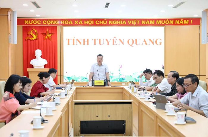 Ủy ban nhân dân tỉnh Tuyên Quang họp triển khai các nhiệm vụ chuẩn bị cho Lễ hội hoa tam giác mạch lần thứ 12. (Ảnh: KHÁNH TOÀN)