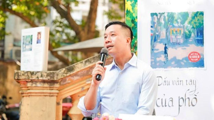 Nhà văn Nguyễn Trương Quý chia sẻ cùng bạn đọc. (Ảnh: NVCC)
