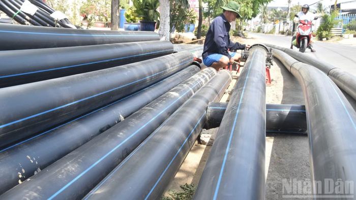 Hệ thống truyền tải nước ngọt về vùng biển của tỉnh Đồng Tháp luôn được chú trọng. (Ảnh: NGUYỄN SỰ)
