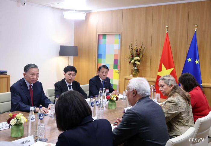 Tổng Bí thư, Chủ tịch nước Tô Lâm gặp hẹp Chủ tịch Hội đồng châu Âu Antonio Costa. (Ảnh: TTXVN)