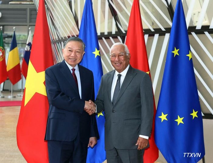 Chủ tịch Hội đồng châu Âu Antonio Costa đón Tổng Bí thư, Chủ tịch nước Tô Lâm. (Ảnh: TTXVN)