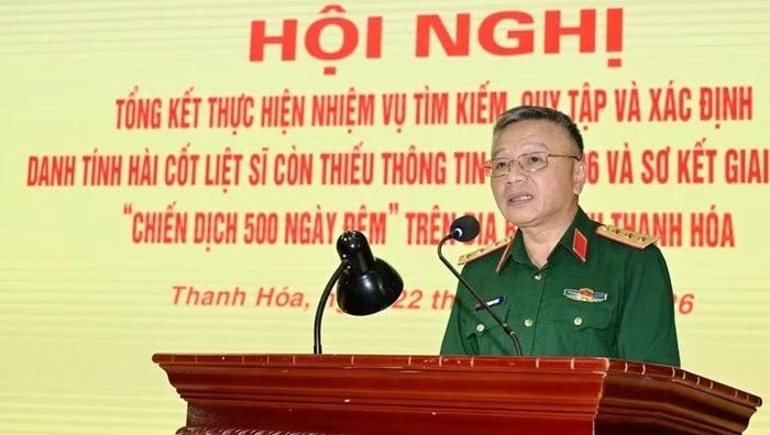Phó Chủ nhiệm Tổng cục Chính trị Quân đội nhân dân Việt Nam phát biểu tại hội nghị. (Ảnh: Bộ Chỉ huy Quân sự tỉnh Thanh Hóa)
