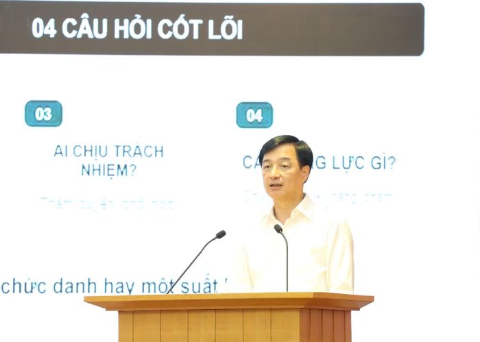 Đồng chí Nguyễn Duy Ngọc phát biểu kết luận tại hội nghị. (Ảnh: HIỀN HÒA)