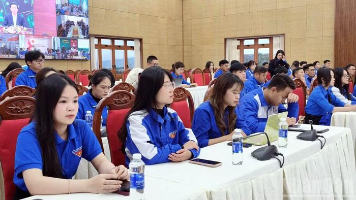 Đoàn viên, thanh niên tỉnh Lâm Đồng tham dự hội nghị đối thoại. (Ảnh: BẢO VĂN)