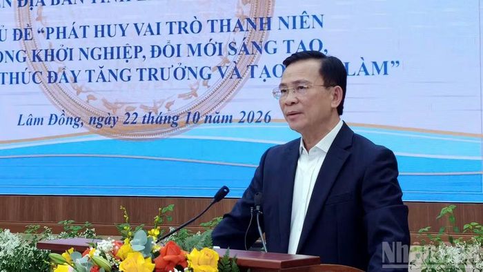 Chủ tịch Ủy ban nhân dân tỉnh Lâm Đồng Hồ Văn Mười mong muốn thế hệ trẻ hiến kế nhiều giải pháp đột phá, đồng hành cùng tỉnh nhà trong phát triển kinh tế-xã hội. (Ảnh: BẢO VĂN)