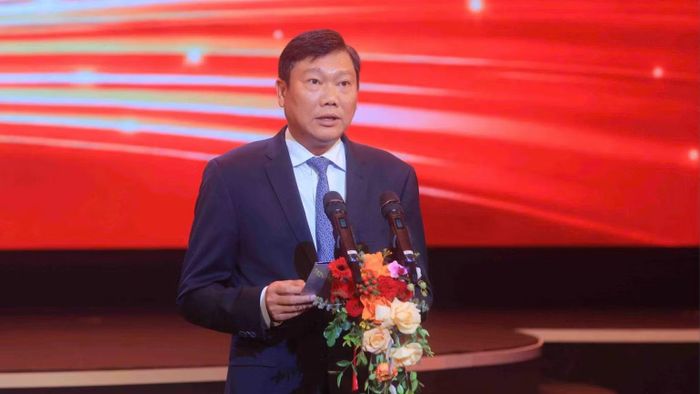Phó Chủ tịch Ủy ban nhân dân thành phố Hà Nội Đỗ Anh Tuấn phát biểu chào mừng liên hoan. (Ảnh: KIÊN PHẠM)