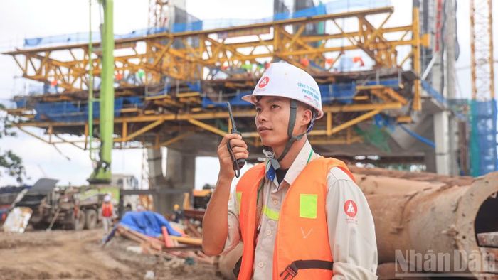 Nhu cầu nhân lực ngành xây dựng đang tăng đột biến bởi hàng loạt dự án đường bộ, đường sắt, đường sắt tốc độ cao đang được và sắp triển khai. (Ảnh: HUY VŨ)