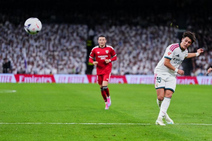 Tiền vệ Arda Guler (Real) trong trận đấu với Sevilla. Ảnh: AP