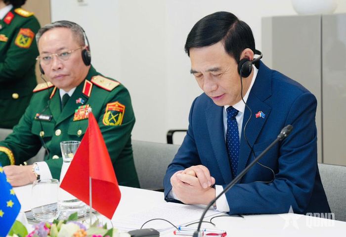 Đại tướng Phan Văn Giang phát biểu tại hội đàm.