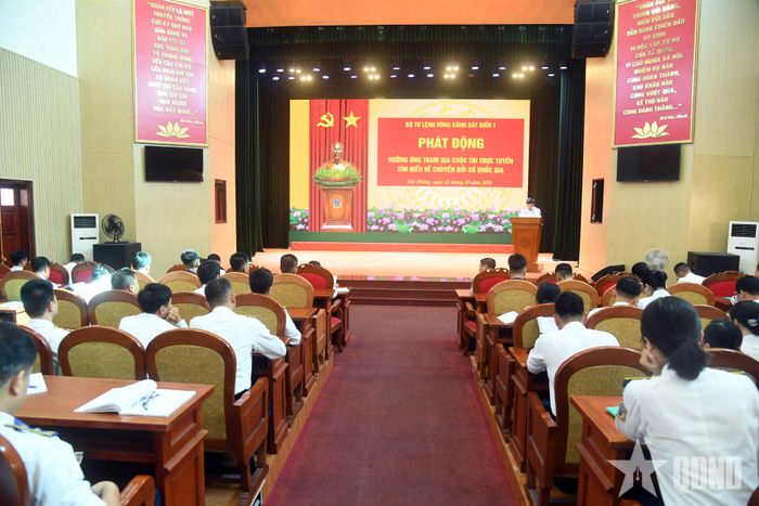 Quang cảnh buổi phát động. 