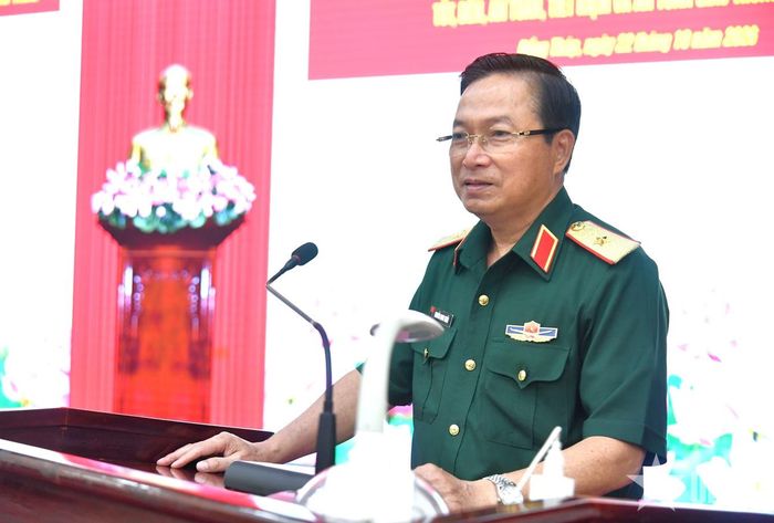 Thiếu tướng Nguyễn Minh Triều, Phó tư lệnh Quân khu 9 phát biểu chỉ đạo hội nghị.